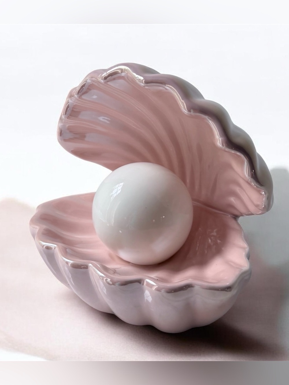 Elegant Pink Ceramic Clam with Decorative White Pearl lamp light